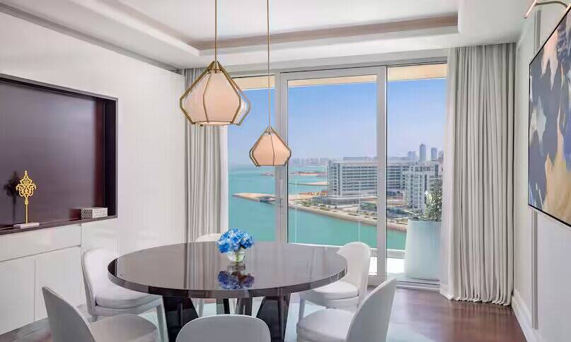 KING DELUXE ONE BEDROOM SUITE