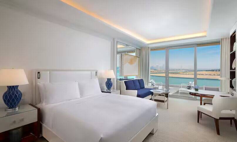 KING DELUXE ROOM WITH SEA VIEW