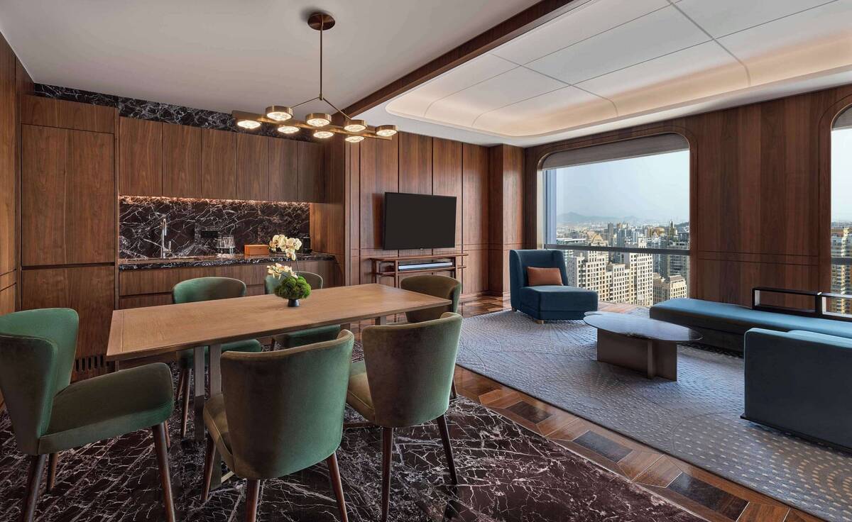 KING ONE BEDROOM PREMIER SUITE HIGH FLOOR