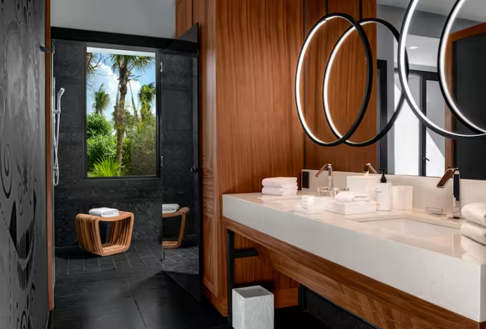 King Mobility Accessible W/ Roll in Shower
