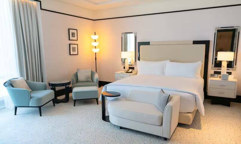 KING ONE BEDROOM DELUXE SUITE