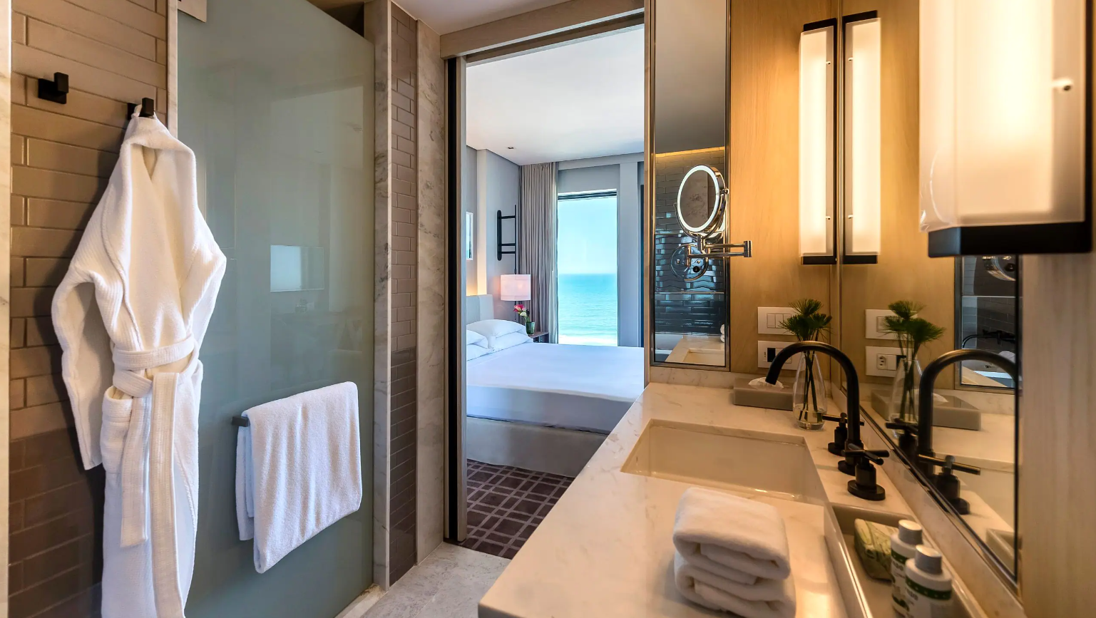 King Ocean Front Room