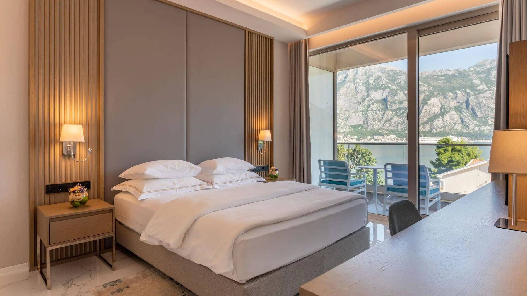 King Bed Sea View Premium