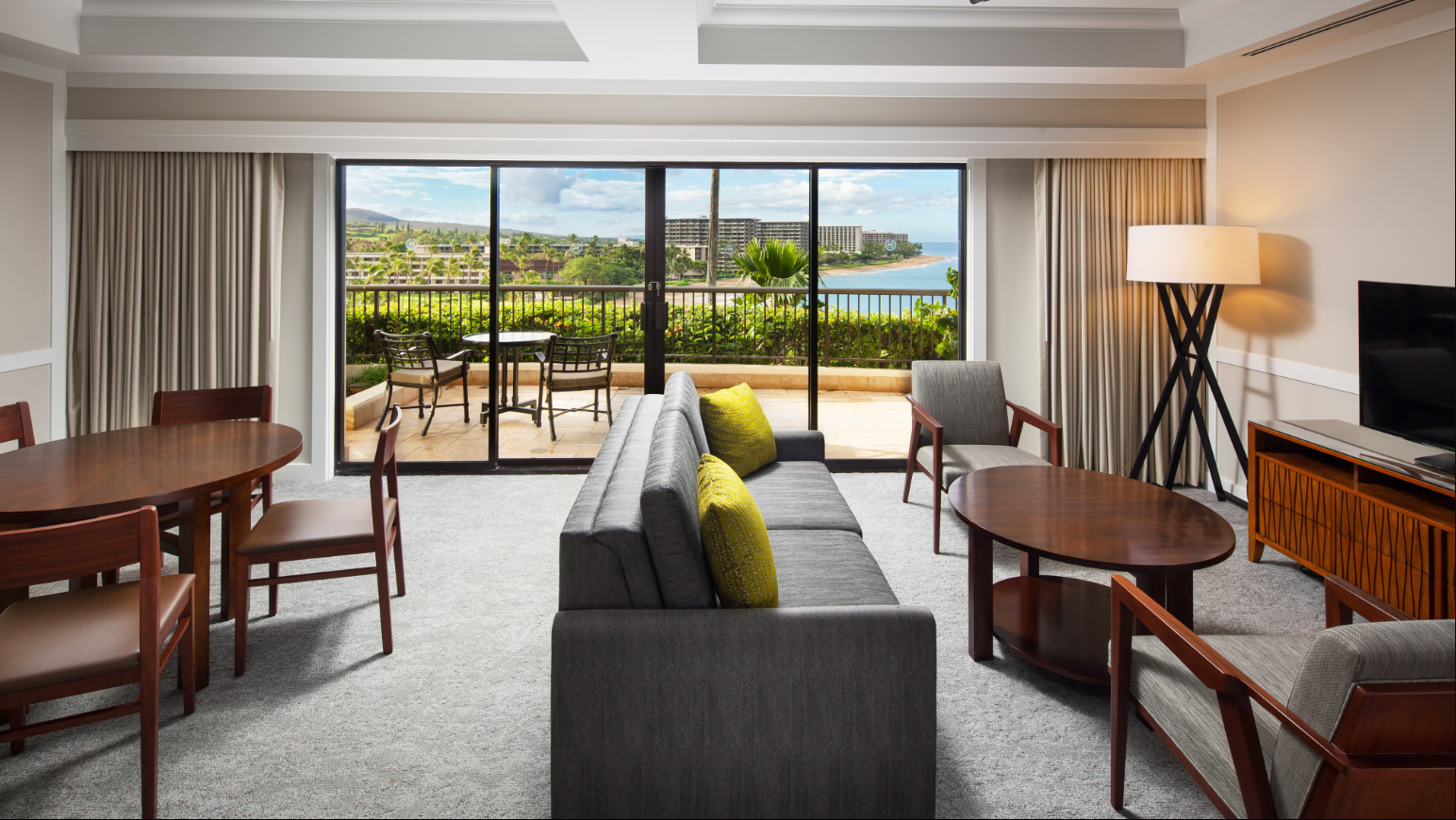 Deluxe Ocean Front One Bedroom Larger Suite One King, Oceanfront