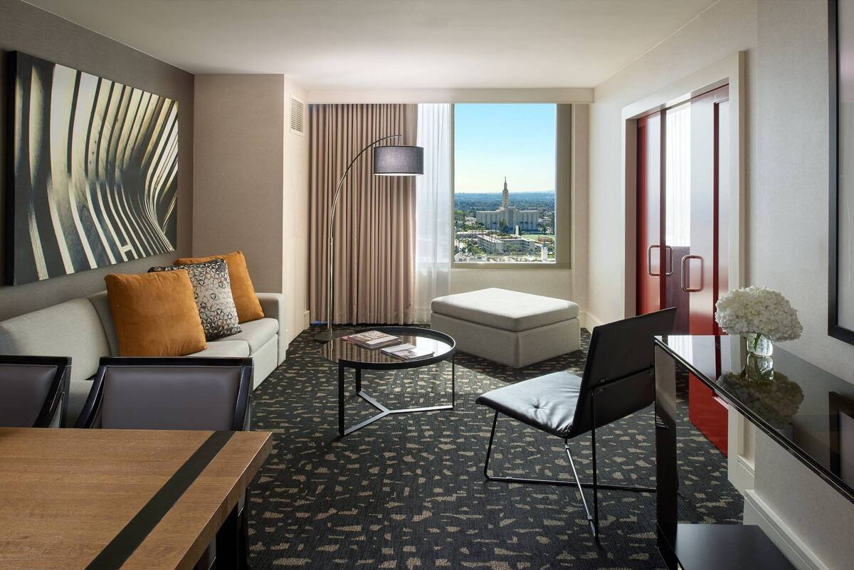 One Bedroom Suite Beverly Hills View
