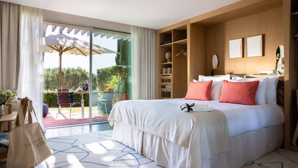 Deluxe Sea View Room with Garden
