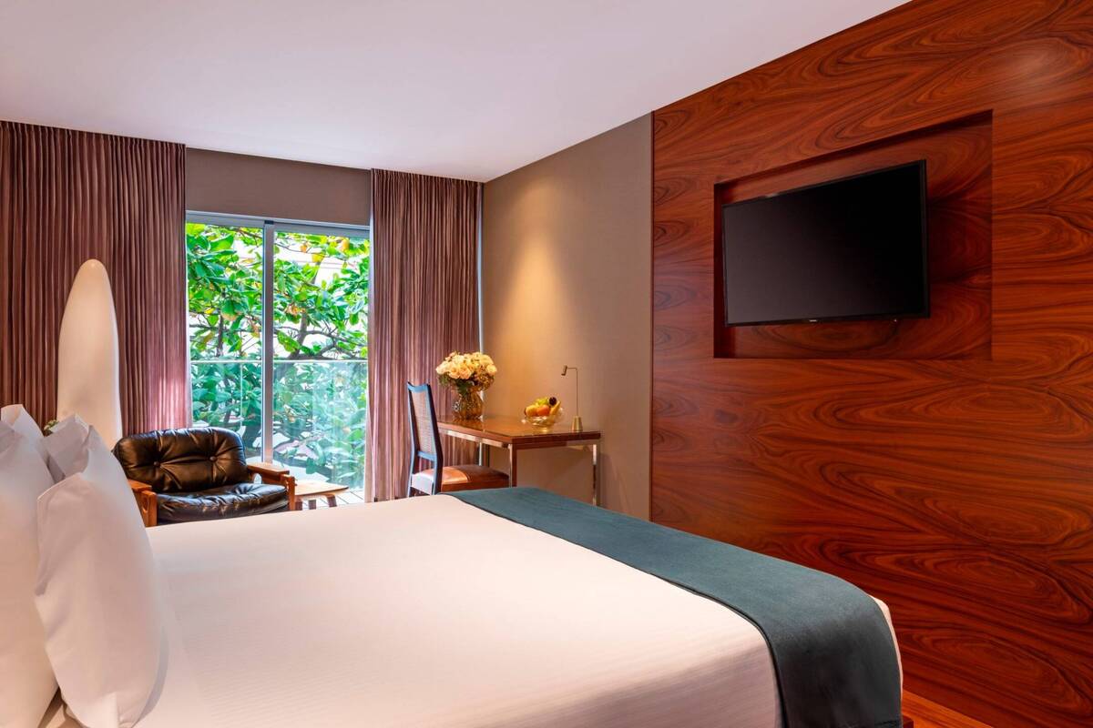 SUPERIOR COURTYARD VIEW ROOM KING
