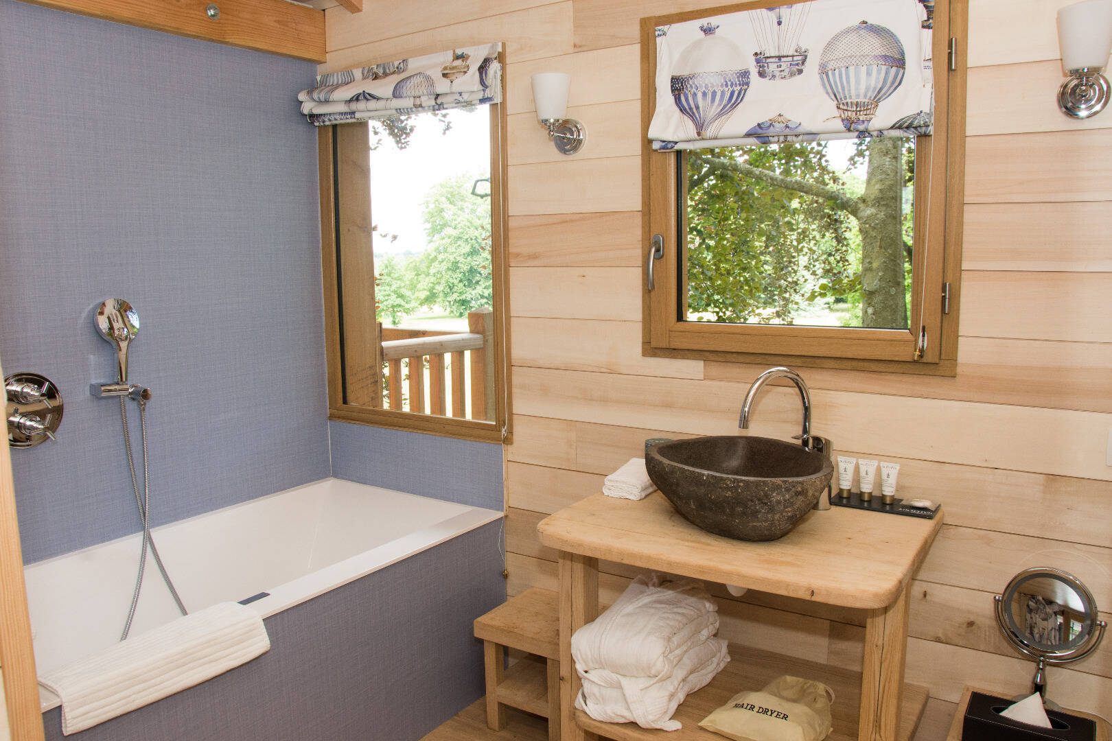 Deluxe Tree House