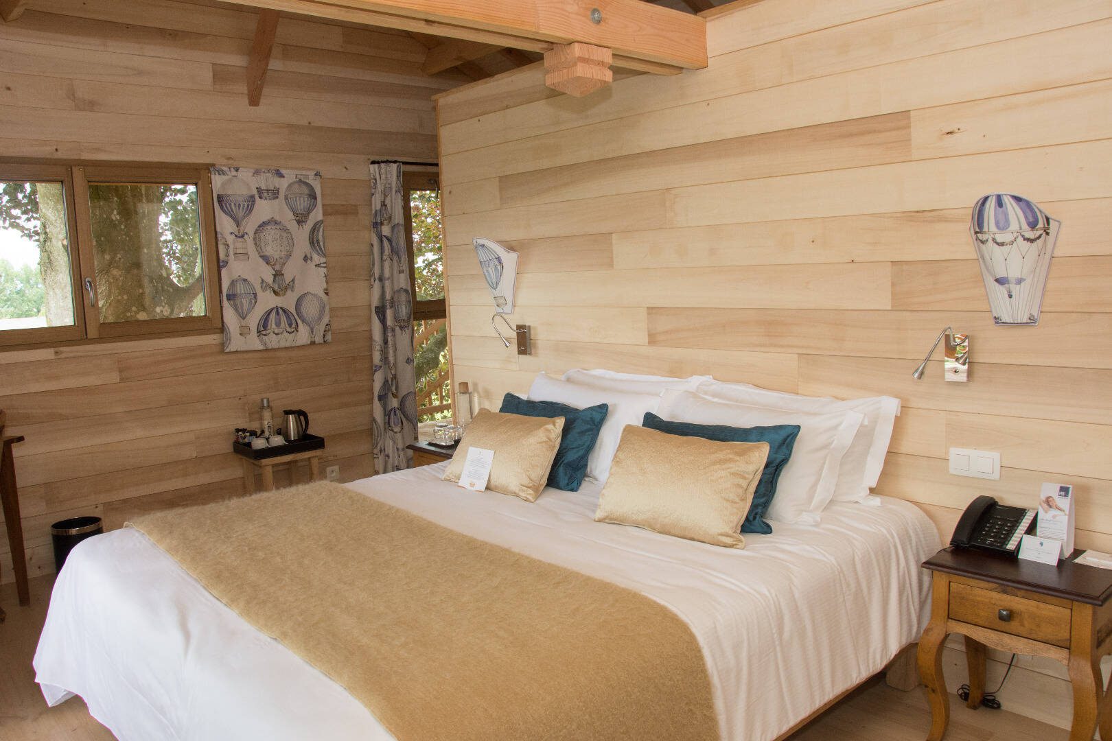 Deluxe Tree House