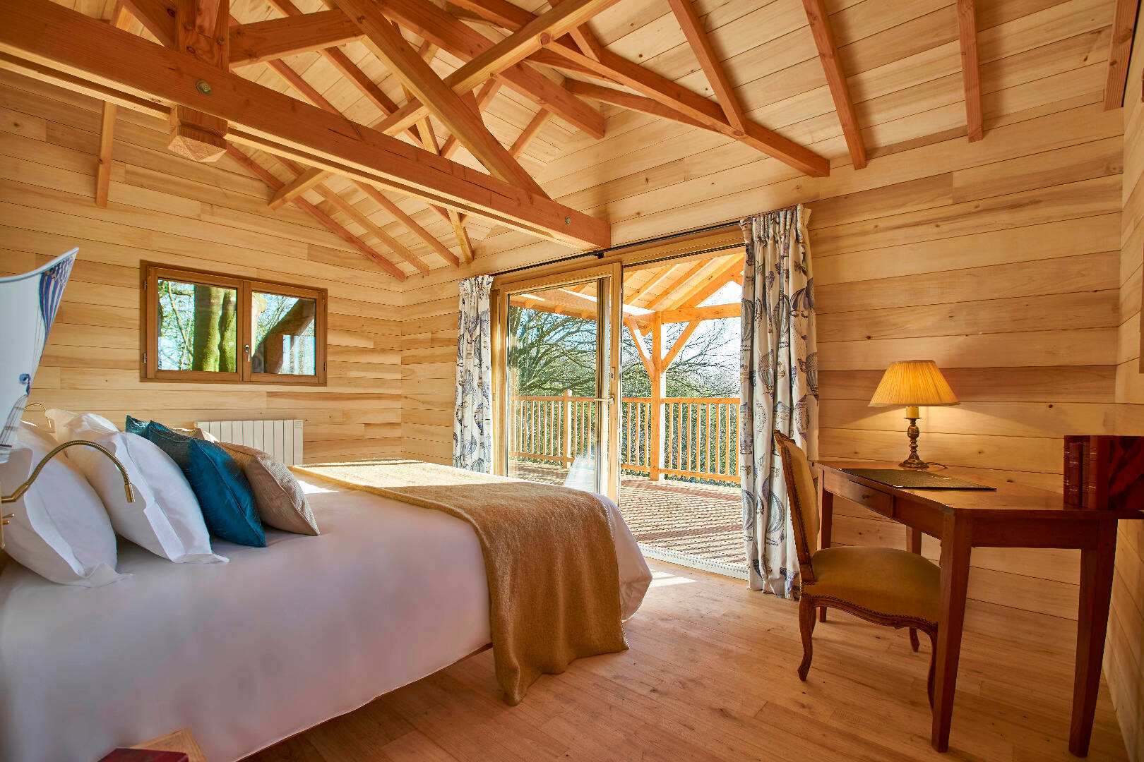 Deluxe Tree House