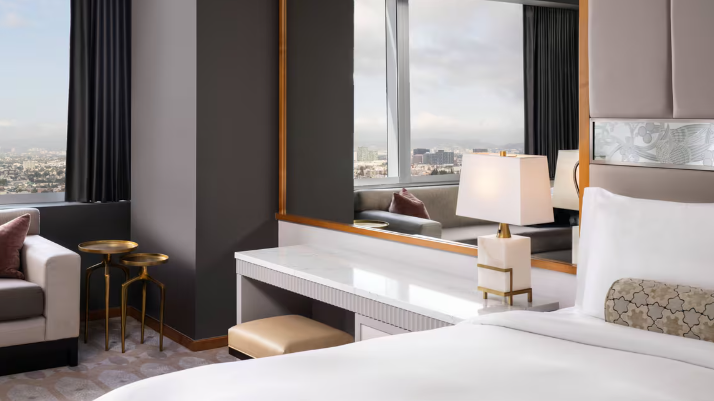 Club Deluxe King Room City View