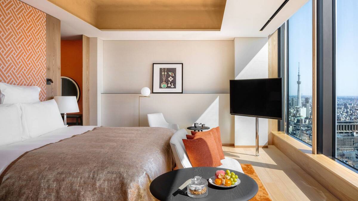 DELUXE KING SKYLINE VIEW ROOM