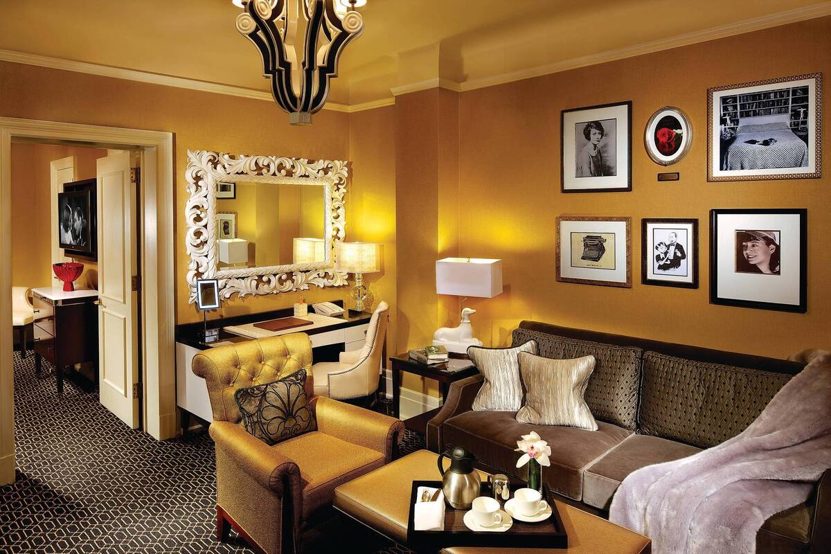 Deluxe One Bedroom Suite, Sofa Bed