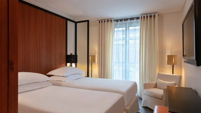 Prestige Room Two Twin Eiffel Tower View 