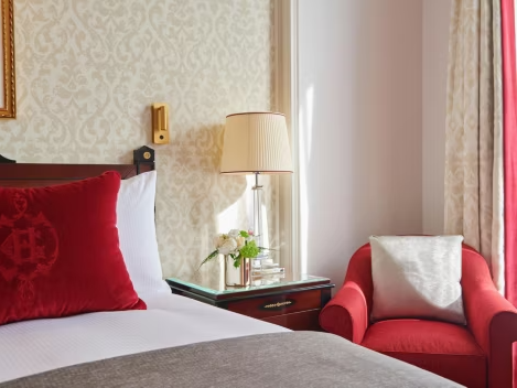 King Bed Premium Opera View Balcony