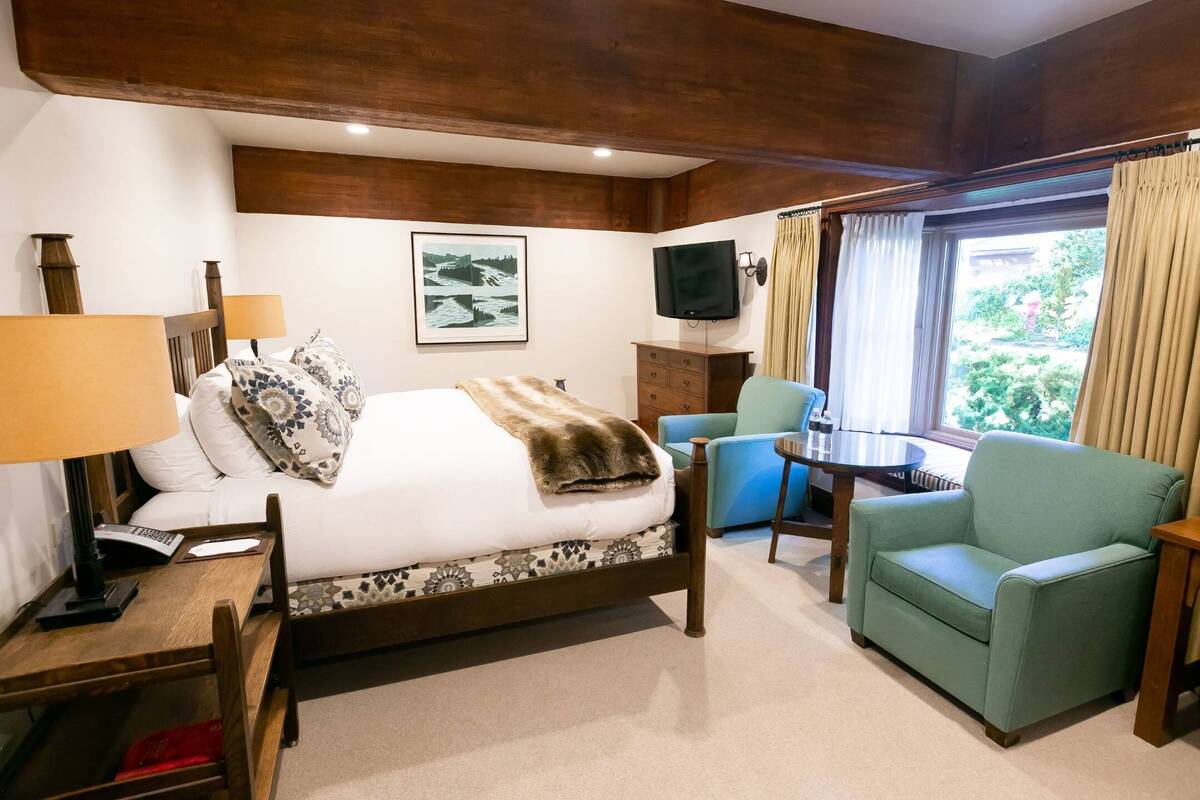 Deluxe King Room