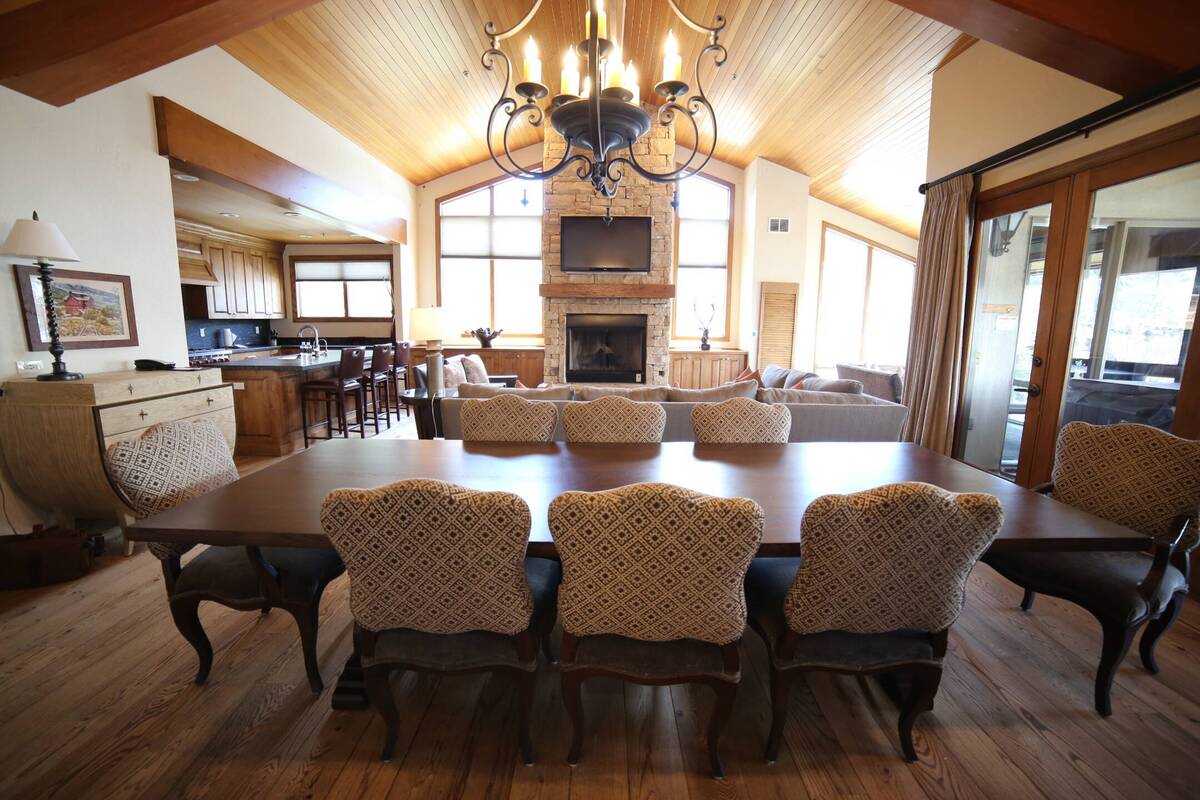Premium Luxury Four Bedroom Loft with Hot Tub