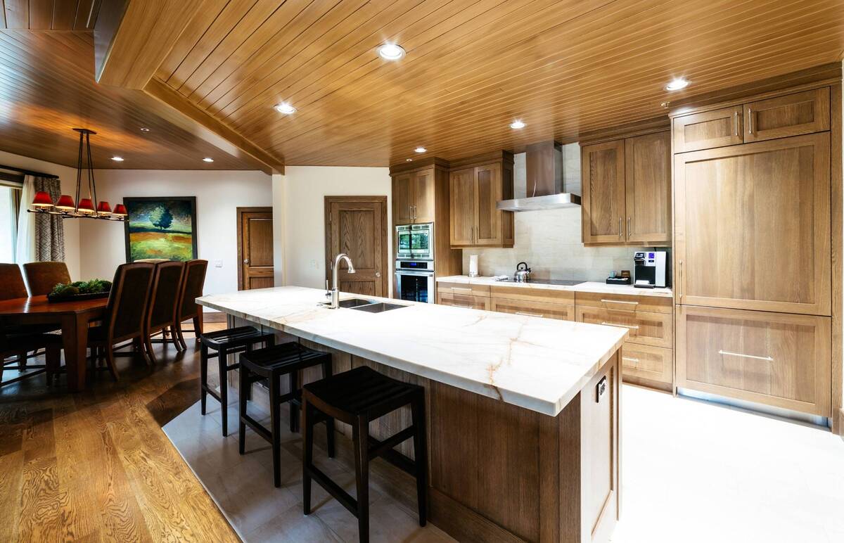 Luxury Four Bedroom Corner Suite with Hot Tub