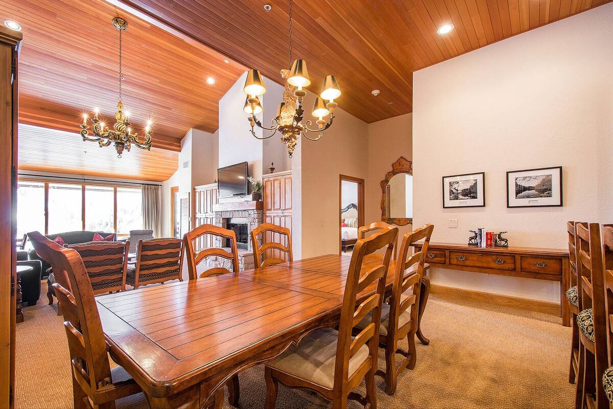 Premium Luxury Five Bedroom Townhouse with Hot Tub