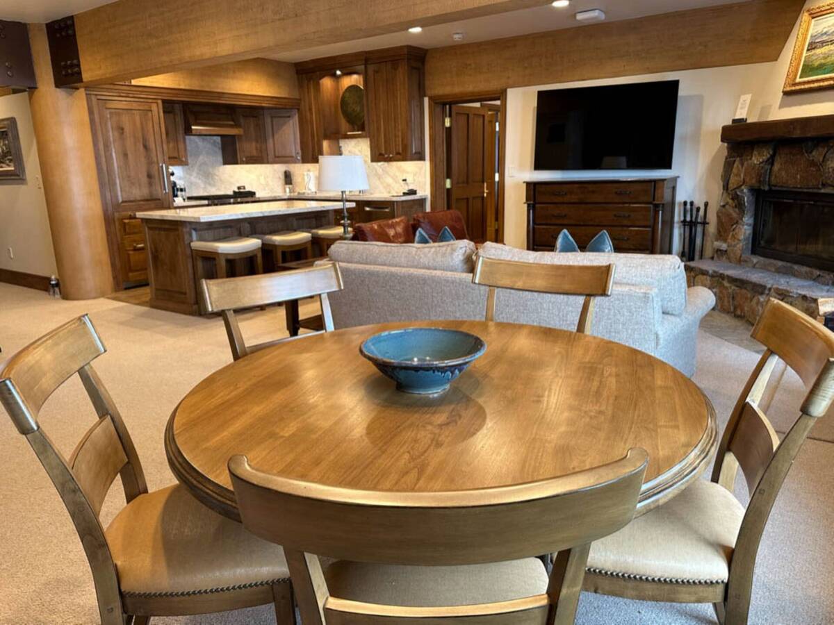 Luxury Three Bedroom Suite with Hot Tub