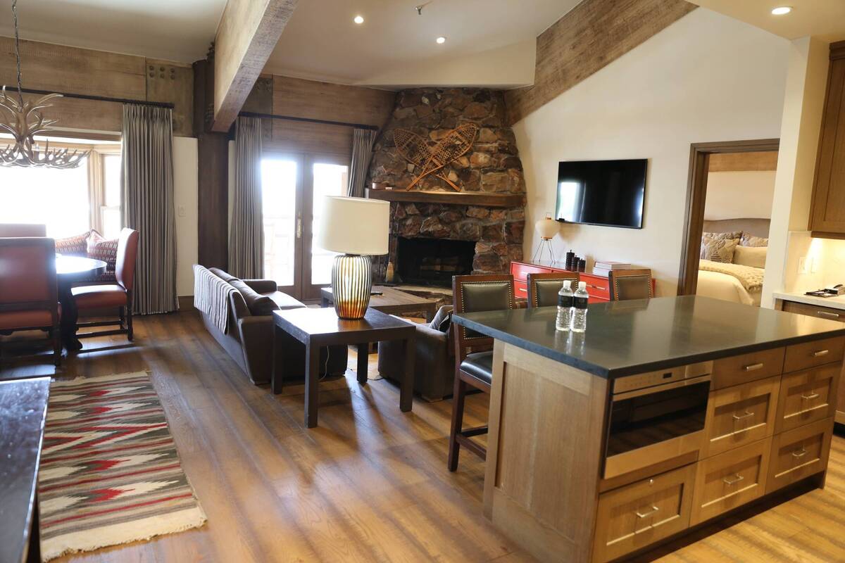 Luxury Two Bedroom Suite with Hot Tub