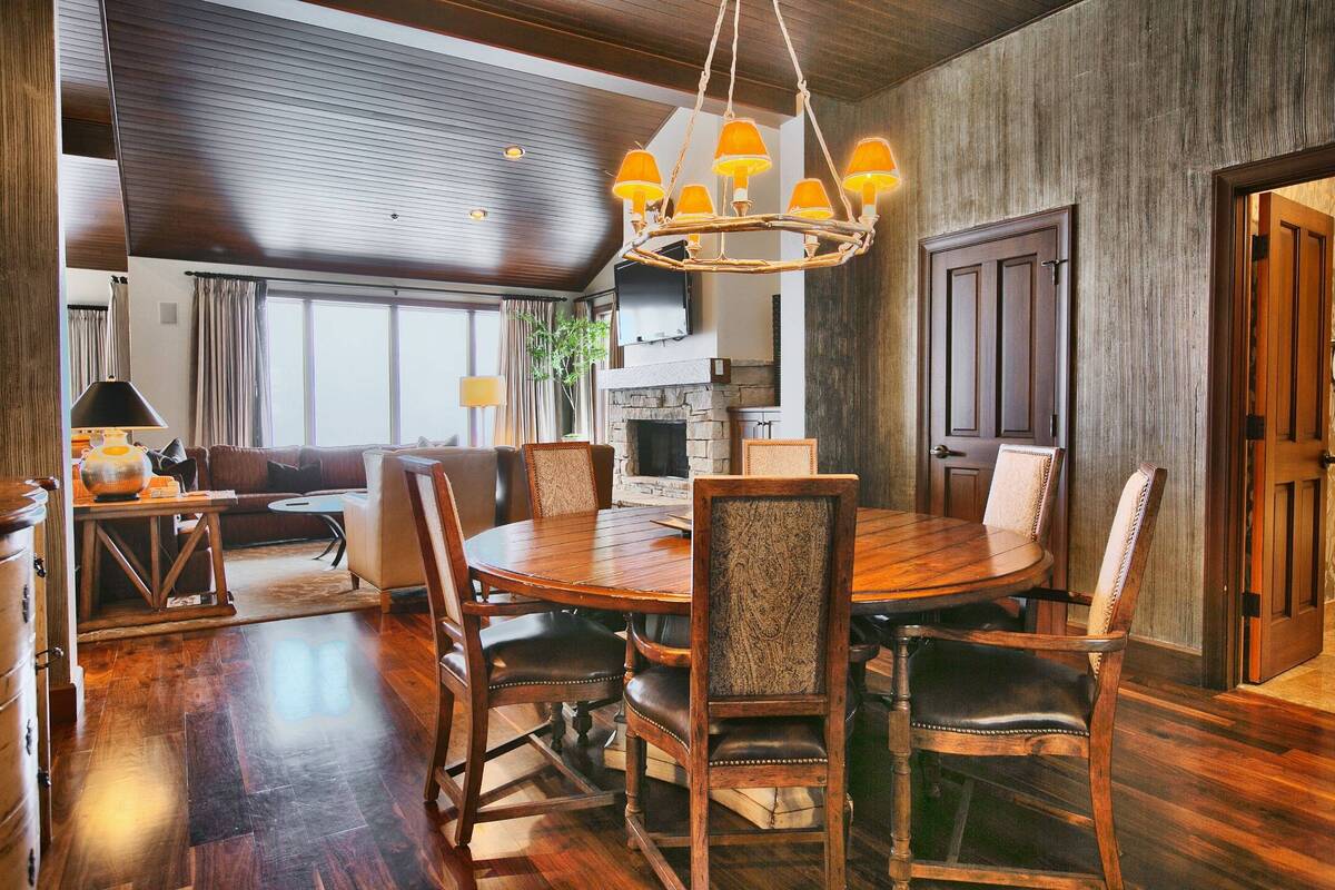 Premium Luxury Two Bedroom Suite with Mountain Views