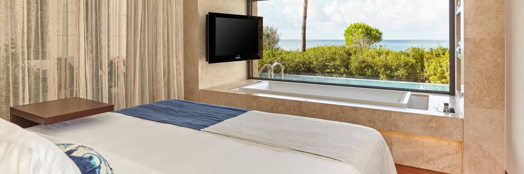 Premium Grand Infinity Suite Seafront - King Bed