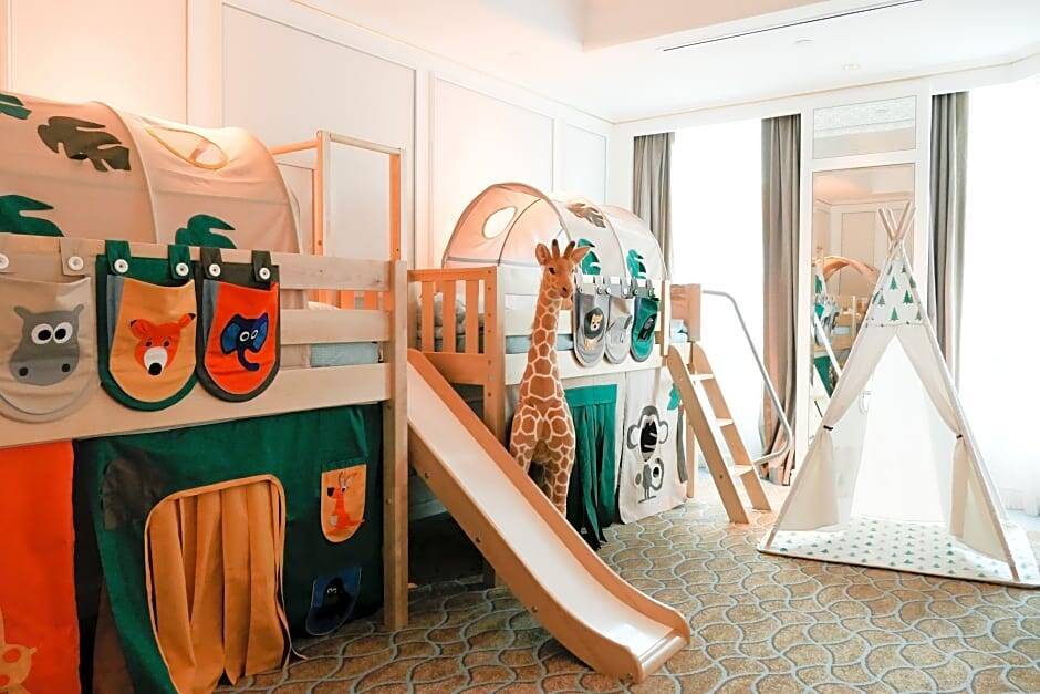 Kids Theme King Suite