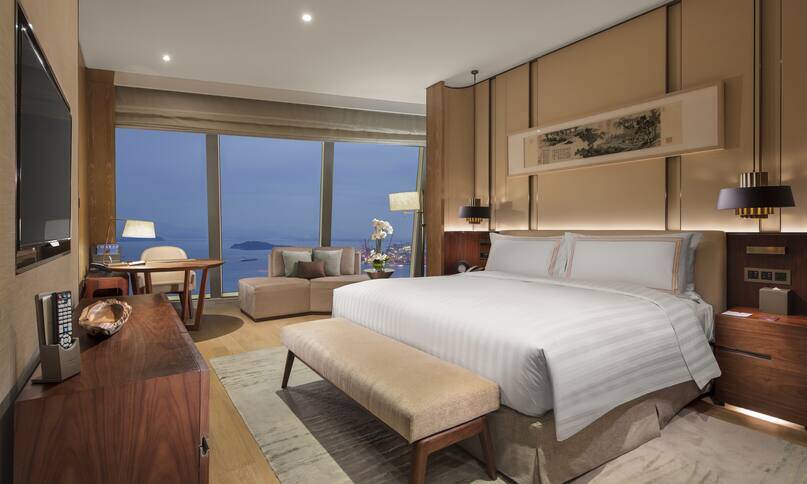 KING EXECUTIVE PREMIER SEA VIEW LOUNGE ACCESS