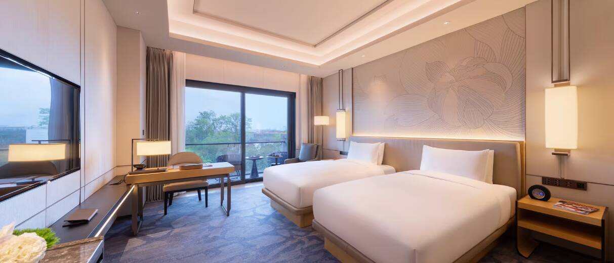 RedLevel Room with Balcony incl. Breakfast