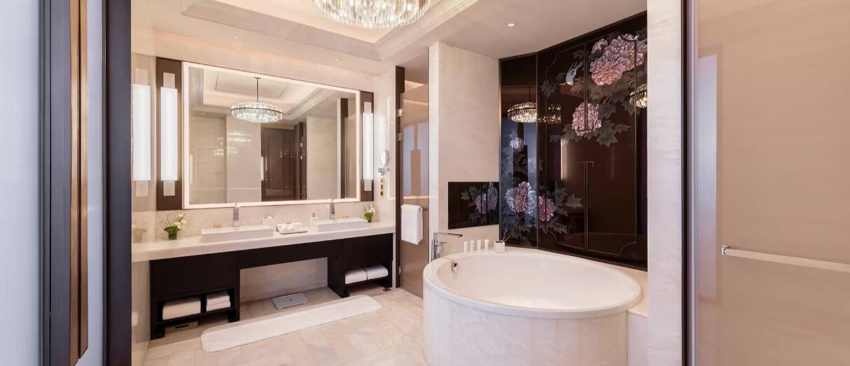 Presidential Suite RedLevel incl. Breakfast