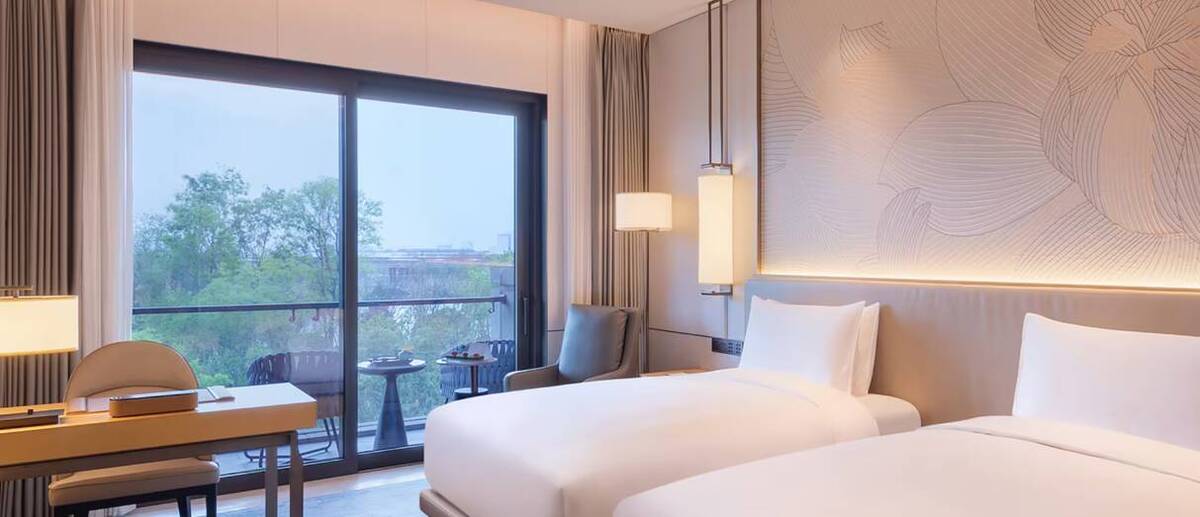 Grand Premium Room with Balcony 
