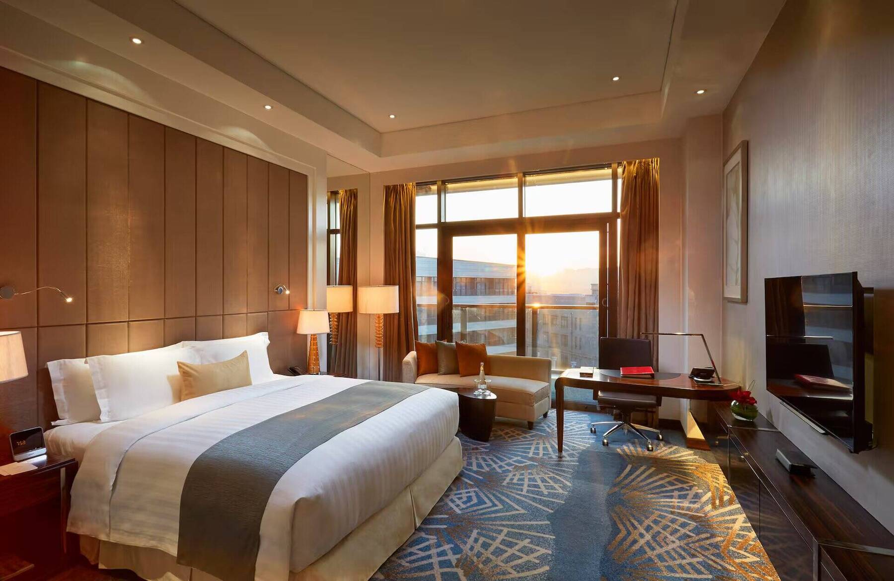 Deluxe Room King-Size Bed
