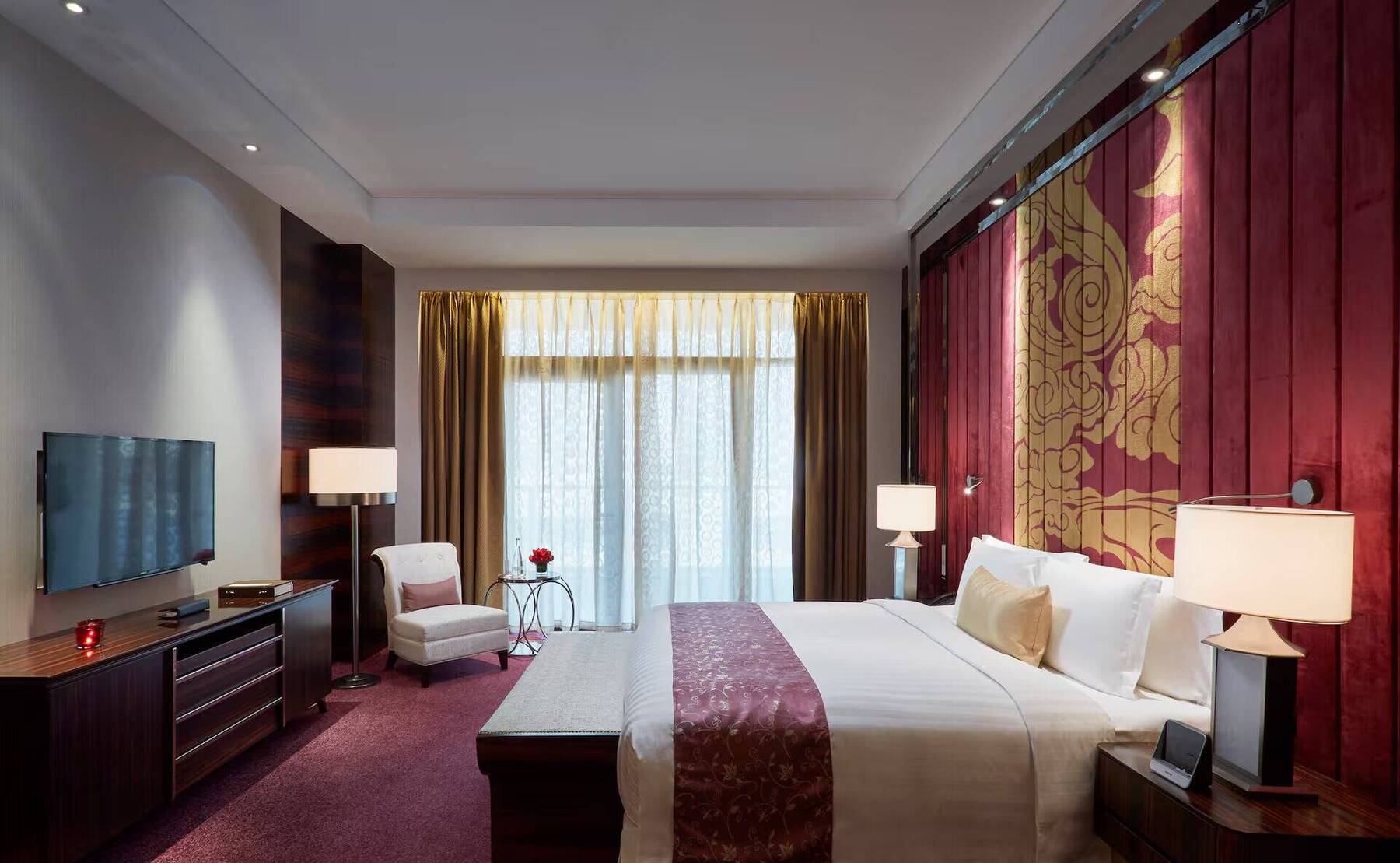 Deluxe Suite Red Level with Breakfast