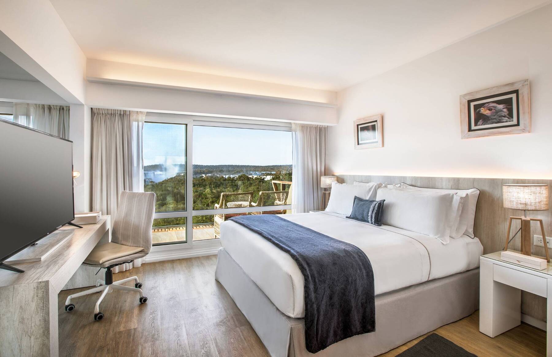 Junior Suite RedLevel - Falls View (Breakfast)