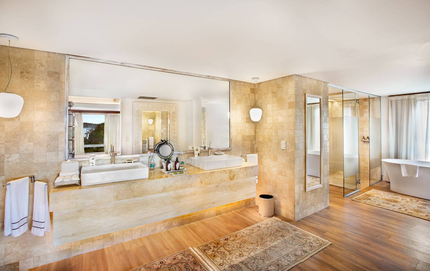 Presidential Suite RedLevel - Falls View (Breakfast)