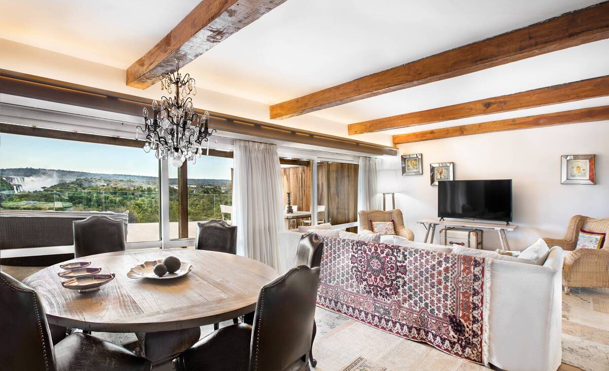 Presidential Suite RedLevel - Falls View (Breakfast)