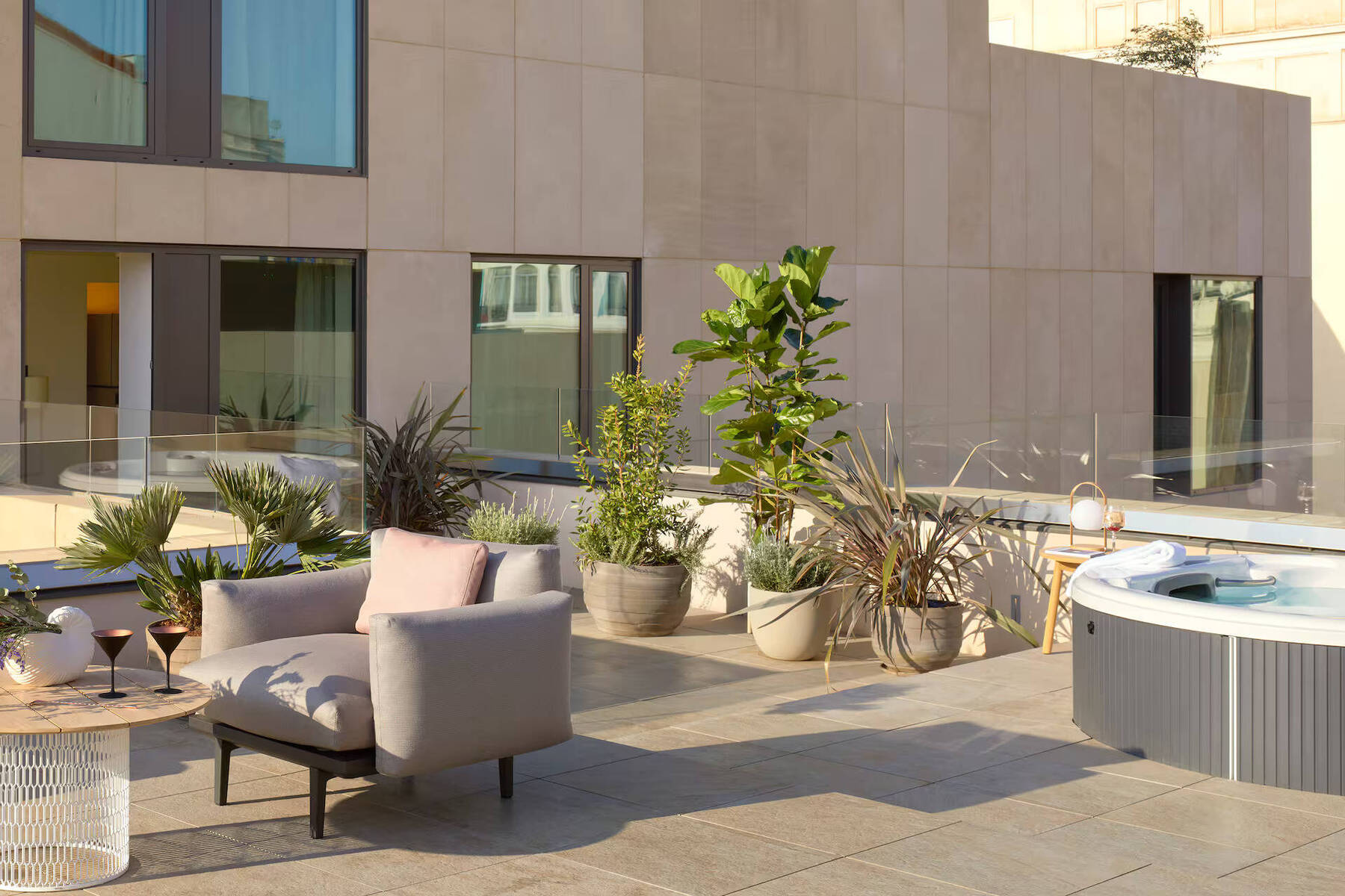 Studio ME+ Suite Terrace & Jacuzzi City View