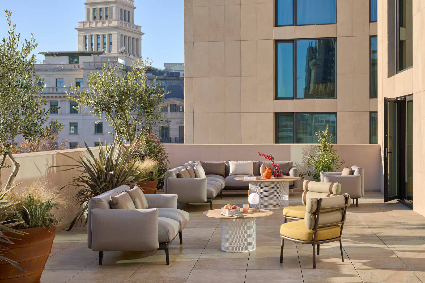 Ultimate ME Suite City View with Breakfast