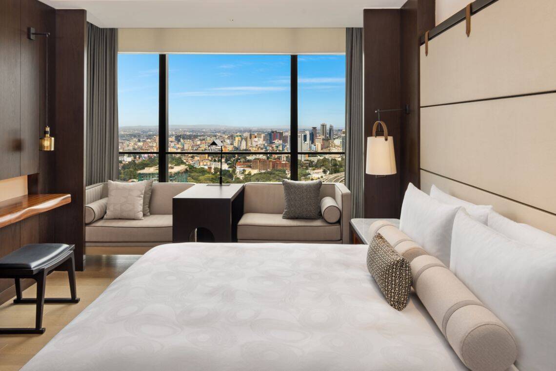 Club Level Guest Room King City View 