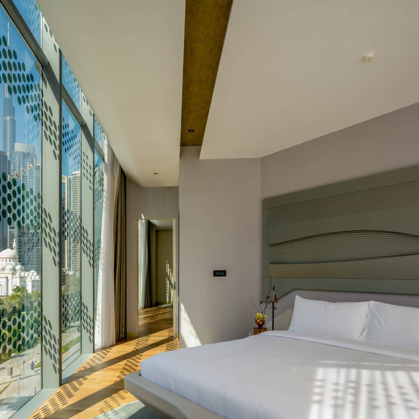 Beyond ME Suite with Burj Khalifa View and Jacuzzi