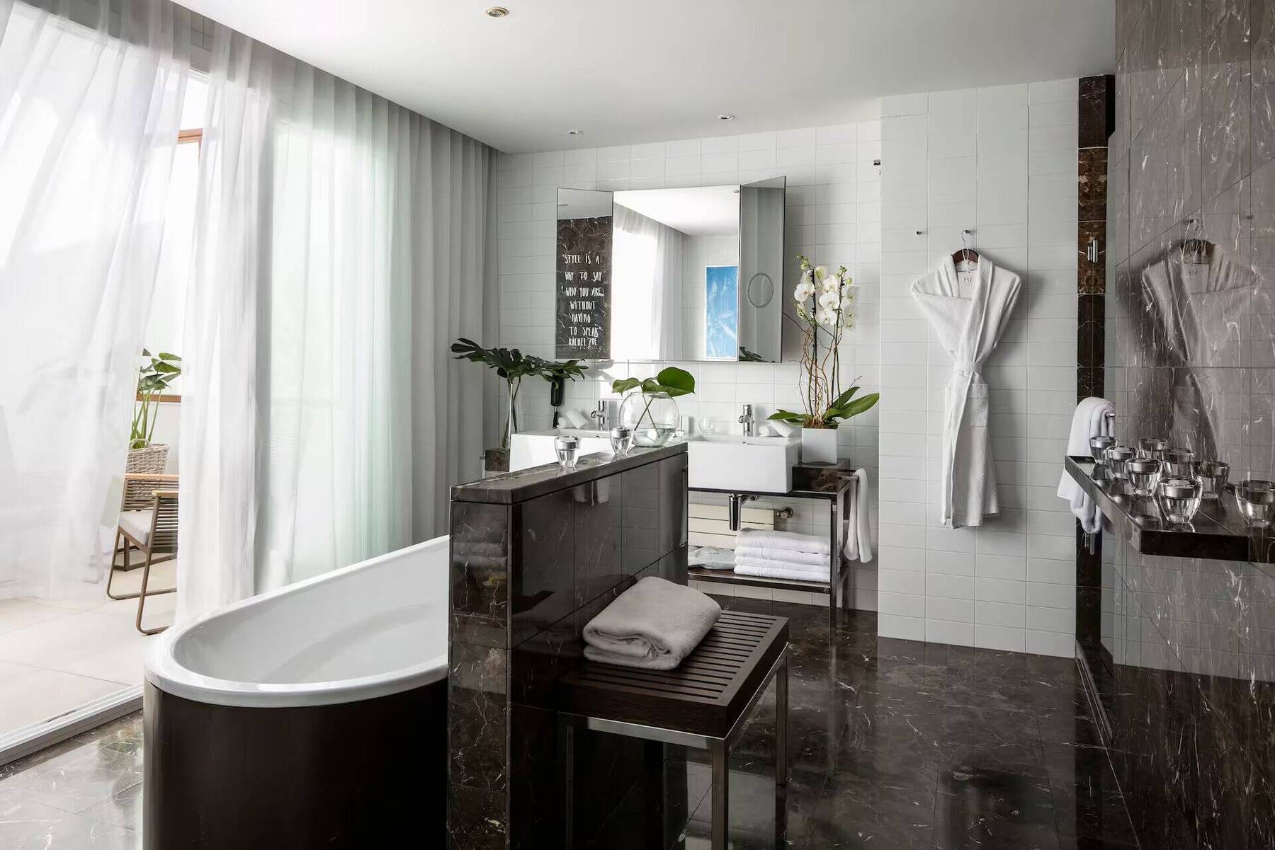 Ultimate ME with Chill Out Lounge Terrace and Jacuzzi