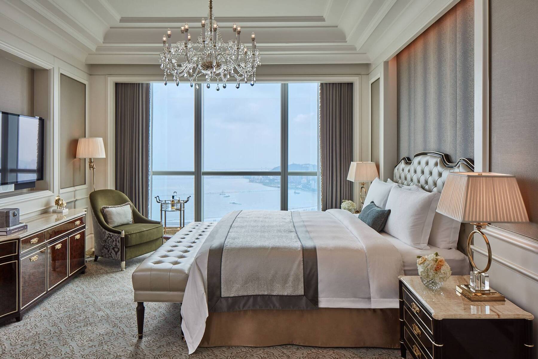 One Bedroom Ocean View Larger Suite (Caroline Astor)