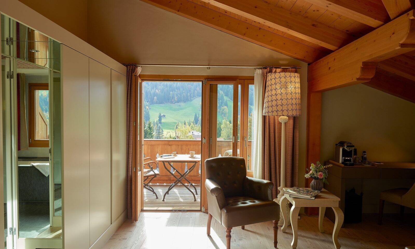 Deluxe Chic Room 