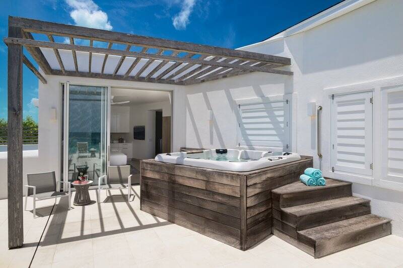 Penthouse Studio (with Hot Tub)