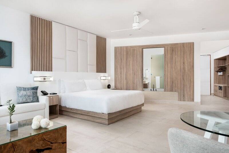 Grand Deluxe Oceanfront Studio (Beach Level)