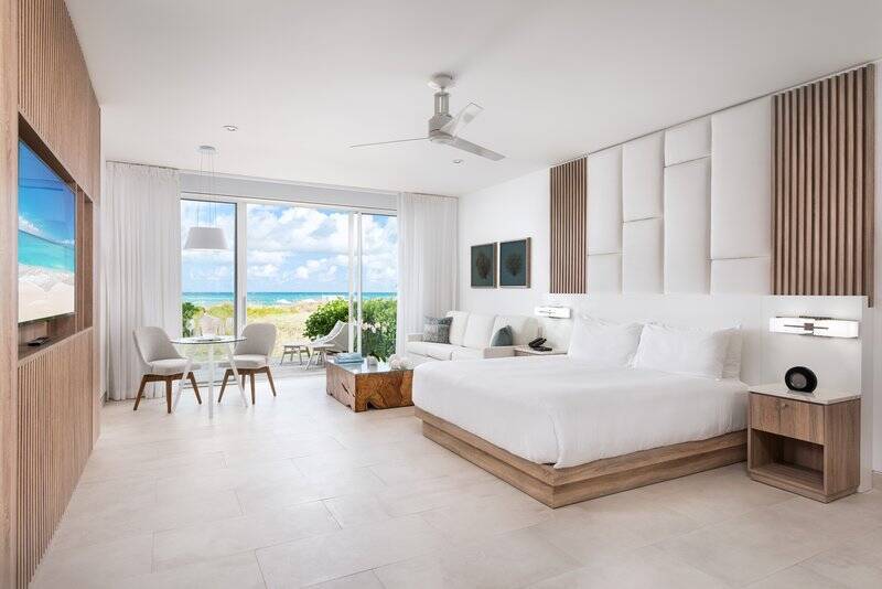 Grand Deluxe Oceanfront Studio (Beach Level)