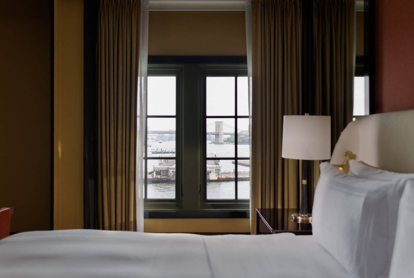 Junior Suite Corner, City & River View