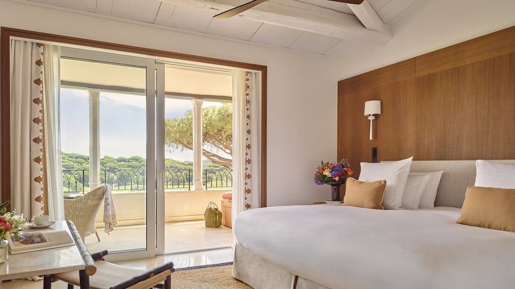 Deluxe Poolside Room