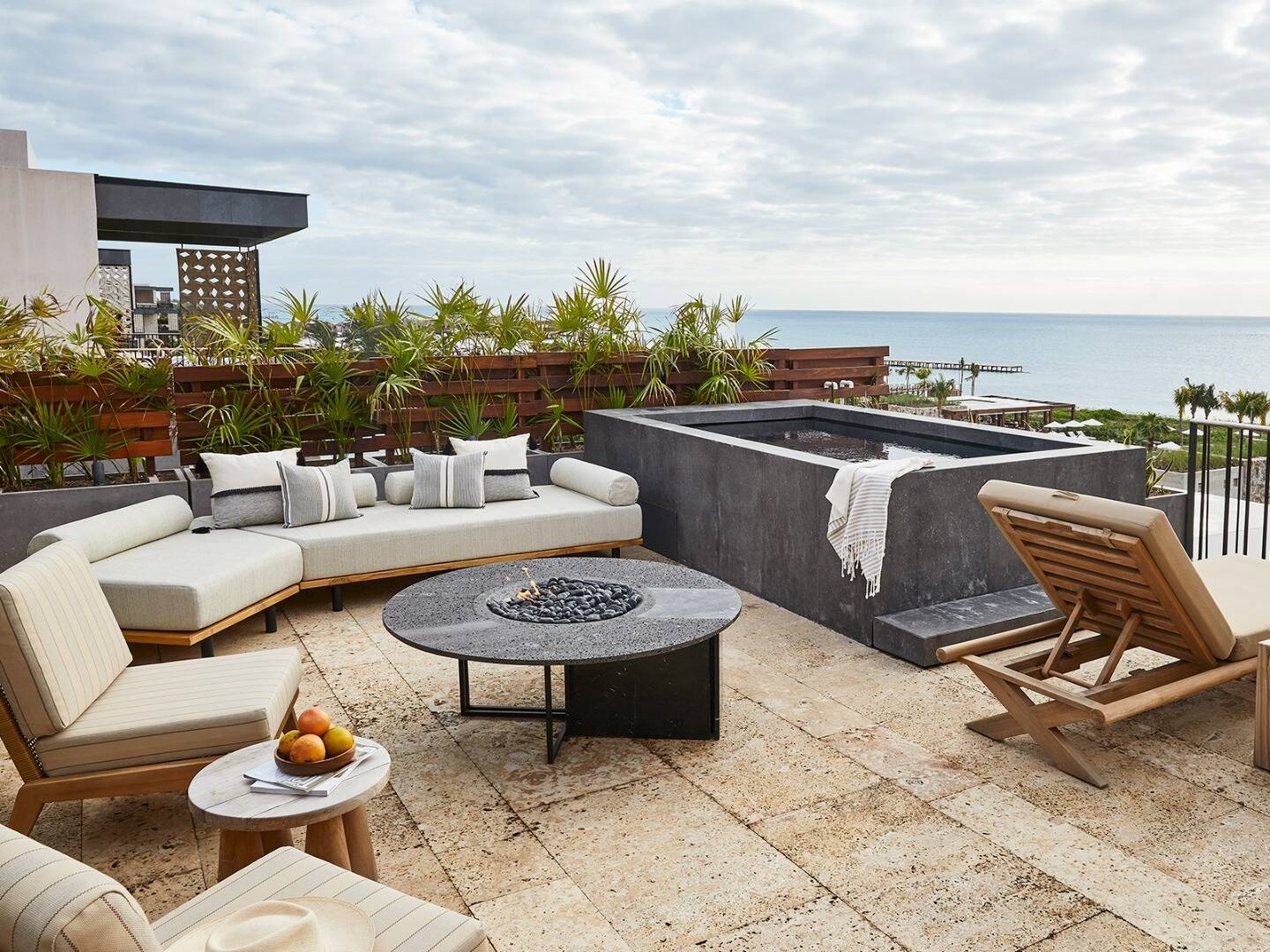 OCEAN SUITE WITH SKY DECK AND PLUNGE POOL